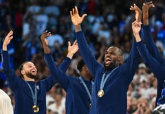 Curry powers U.S. past France for gold